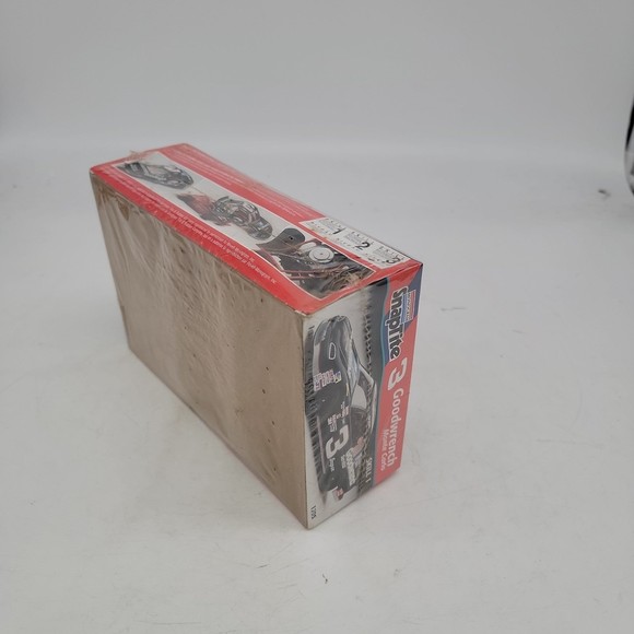 Airbrushing Kevin Harvick Goodwrench Monte Carlo 1:32 Scale Model Kit